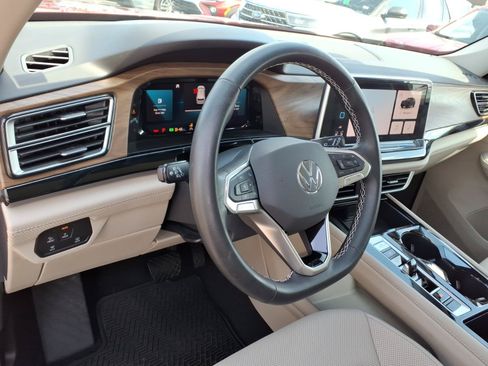 Used 2025 Volkswagen Atlas SE FWD image 8
