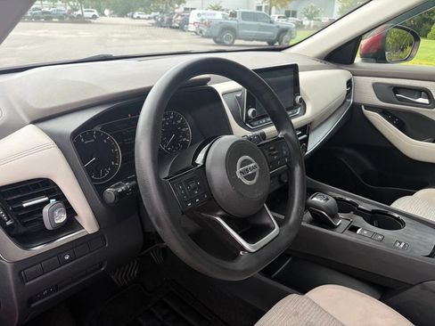 Used 2021 Nissan Rogue SV FWD image 14