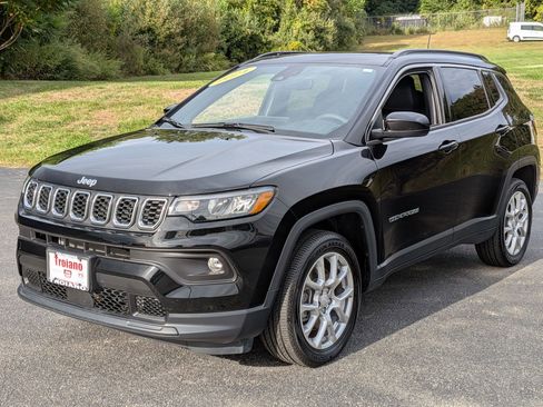 Certified 2024 Jeep Compass Latitude w/ Sun and Sound Group image 8