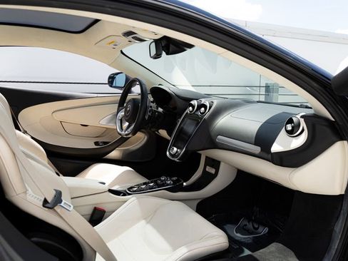 Used 2023 McLaren GT RWD image 6