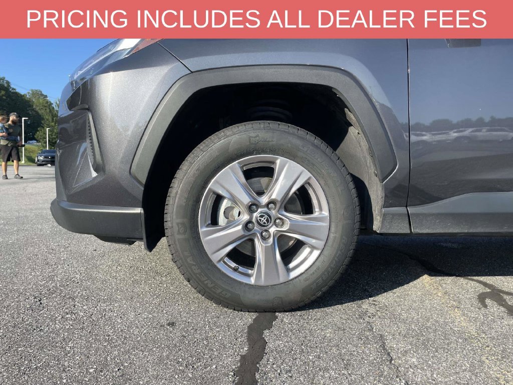 Used 2025 Toyota RAV4 XLE AWD/4WD image 17