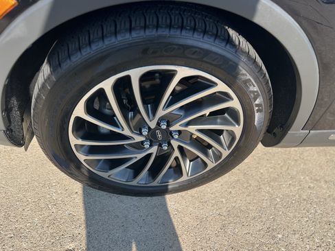 Used 2019 Lincoln Nautilus Reserve FWD image 10