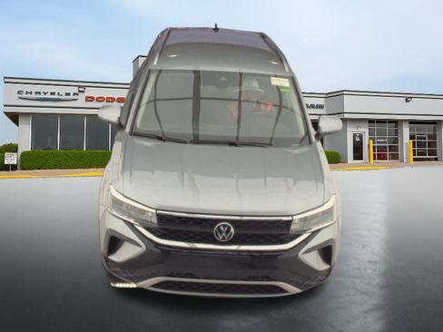 Used 2024 Volkswagen Taos SE image 5