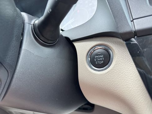Used 2019 Toyota Sienna XLE w/ XLE Navigation Package FWD image 7