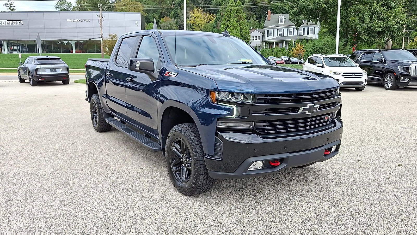 Used 2022 Chevrolet Silverado 1500 LT Trail Boss w/ LT Trail Boss Premium Package AWD/4WD image 2
