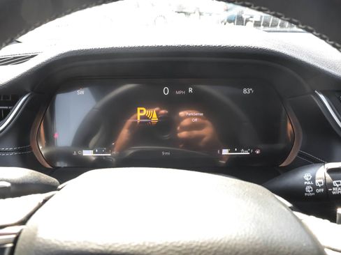 New 2025 Jeep Grand Cherokee Altitude image 22