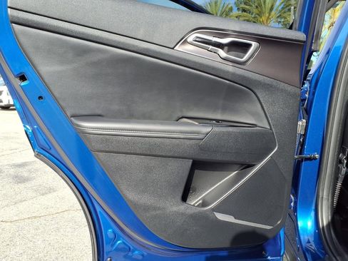 Used 2025 Kia Sportage EX image 23