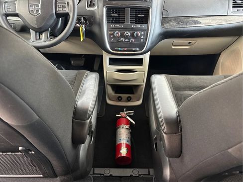 Used 2019 Dodge Grand Caravan SE FWD image 22