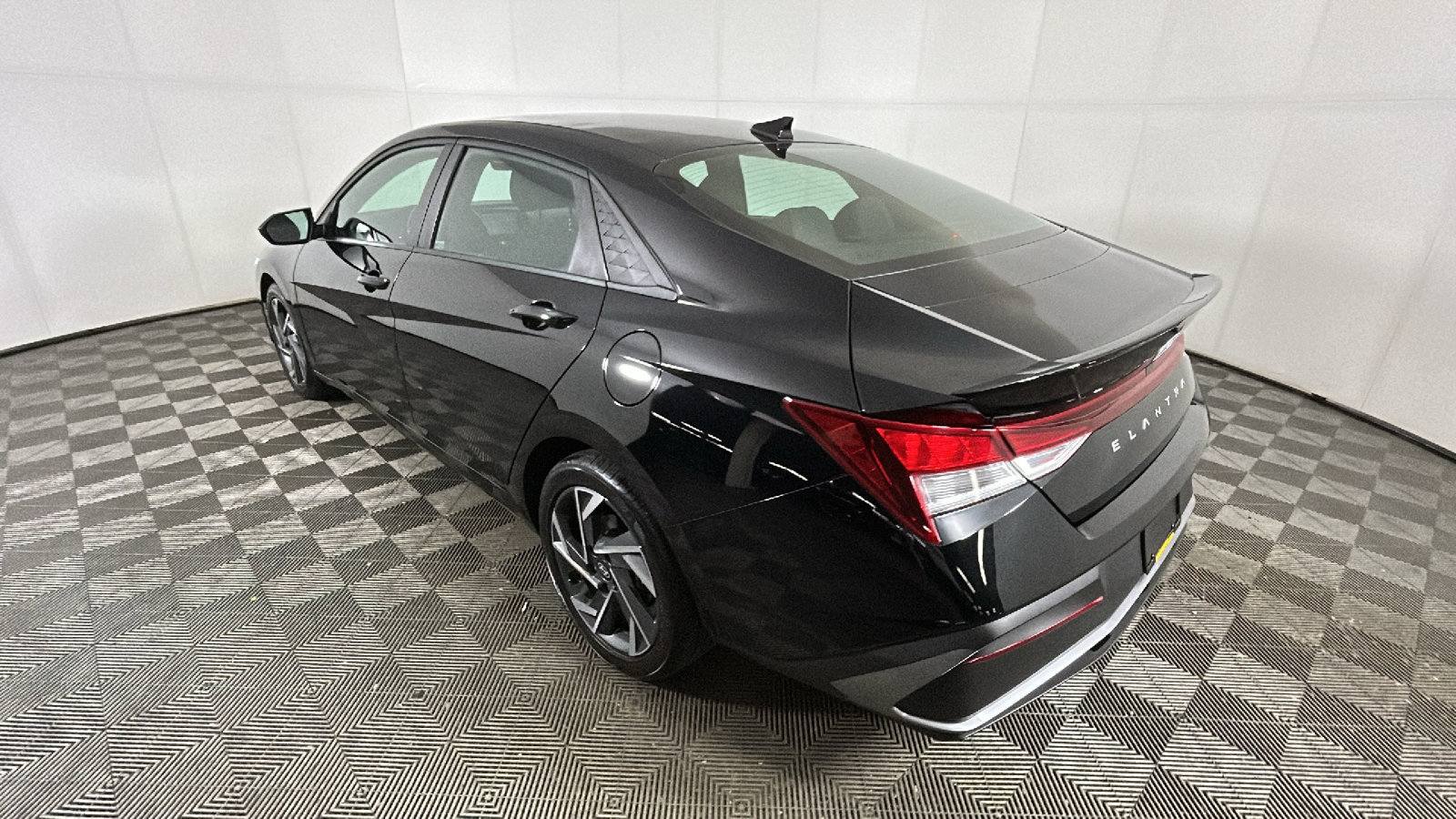Used 2025 Hyundai Elantra Sport FWD image 5