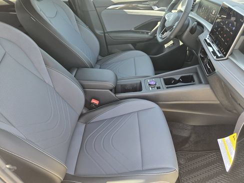 New 2026 Volkswagen Tiguan SE R-Line FWD image 13