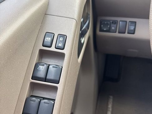 Used 2011 Nissan Frontier SV image 16