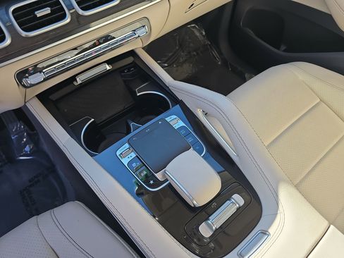 Used 2020 Mercedes-Benz GLS 450 4MATIC image 25