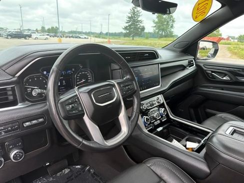 Used 2021 GMC Yukon Denali w/ Denali Premium Package AWD/4WD image 8
