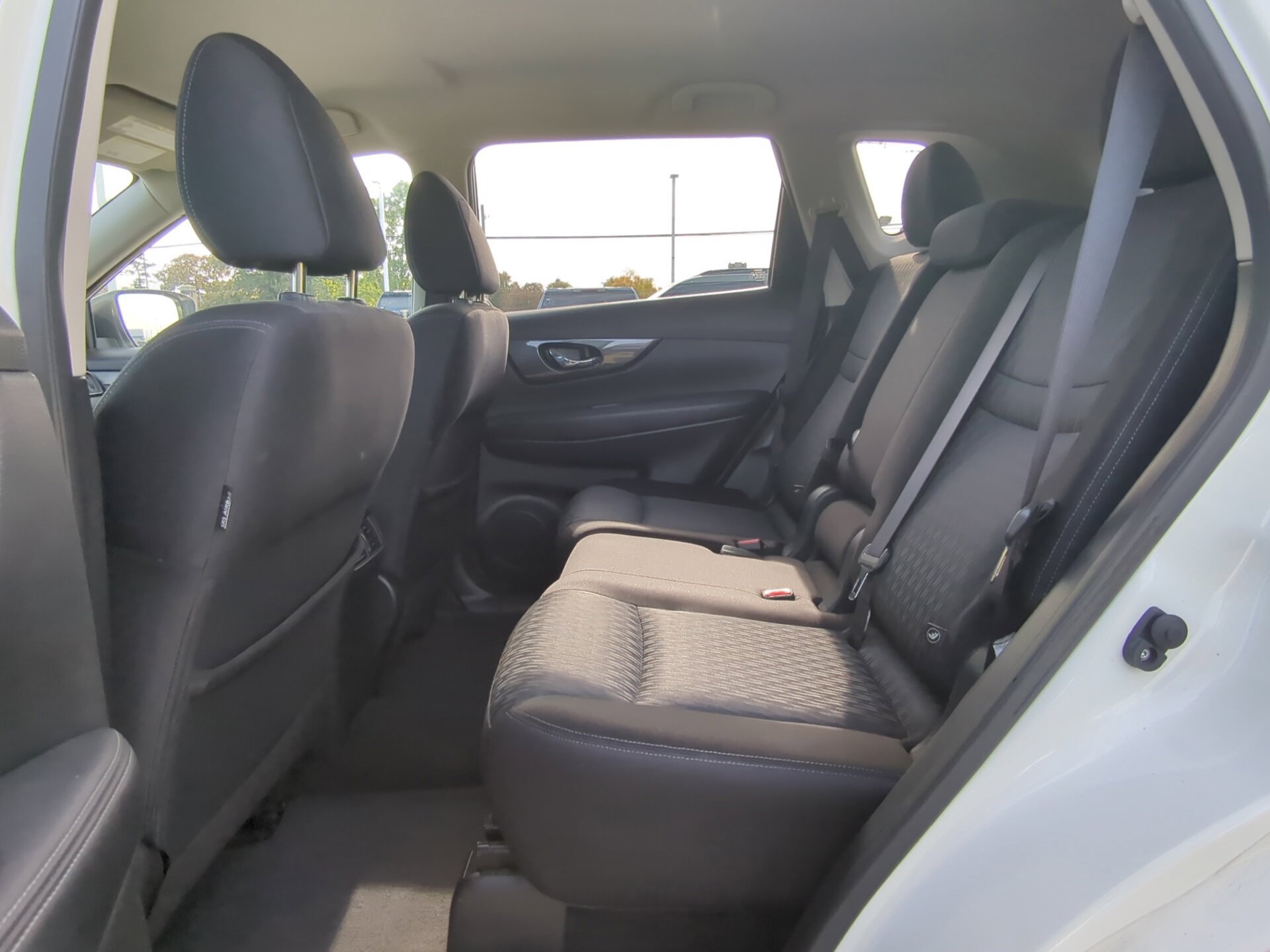 Used 2017 Nissan Rogue SV AWD/4WD image 11