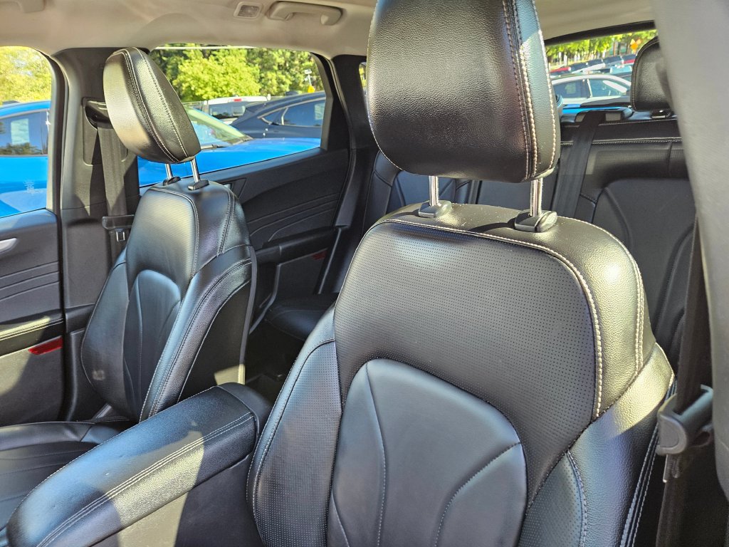 Used 2025 Ford Escape SE w/ PHEV Premium Package FWD image 19