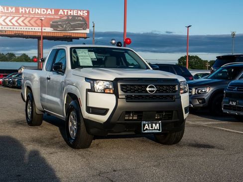 Used 2025 Nissan Frontier S w/ S Utility Package image 3