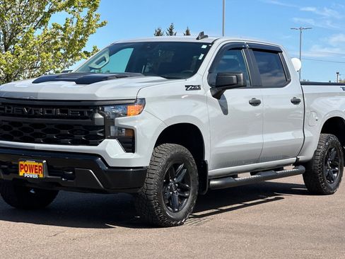 Used 2025 Chevrolet Silverado 1500 Custom Trail Boss w/ Dark Appearance Package AWD/4WD image 8