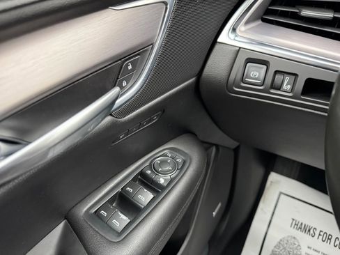 Used 2018 Cadillac XT5 Premium Luxury image 25