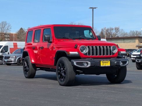 Used 2025 Jeep Wrangler Unlimited Sahara w/ Safety Group AWD/4WD image 2