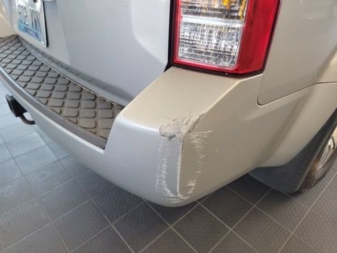 Used 2012 Nissan Pathfinder LE RWD image 8