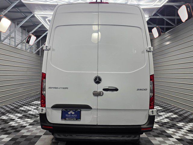 Used 2024 Mercedes-Benz Sprinter 2500 image 7