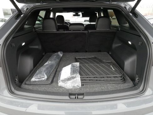 Used 2025 Volkswagen Atlas Cross Sport SEL Premium R-Line image 18