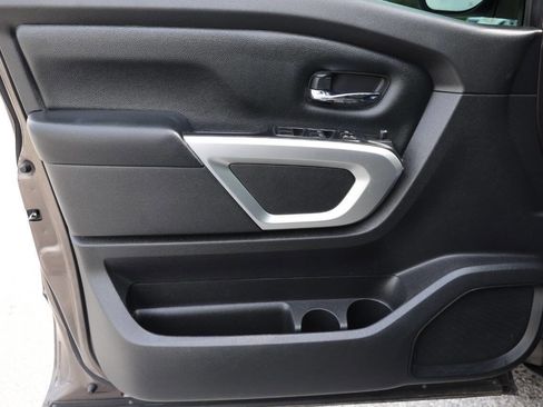 Used 2017 Nissan Titan SV image 12