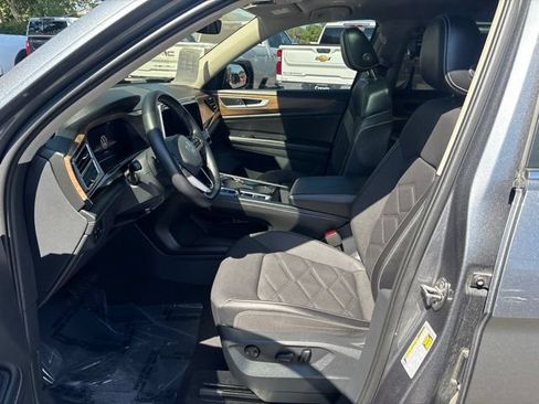 Used 2024 Volkswagen Atlas SE FWD image 12
