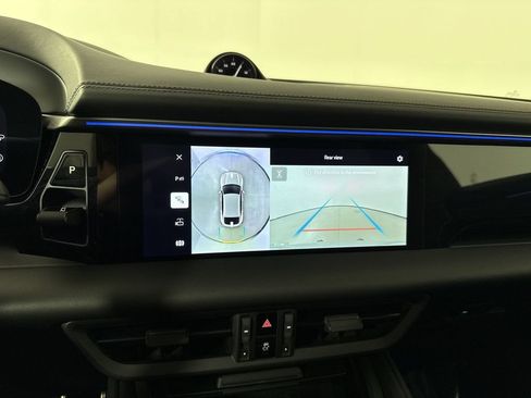Certified 2025 Porsche Macan 4S Electric AWD/4WD image 31