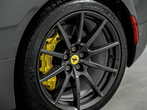 Used 2024 Ferrari SF90 Spider image 18