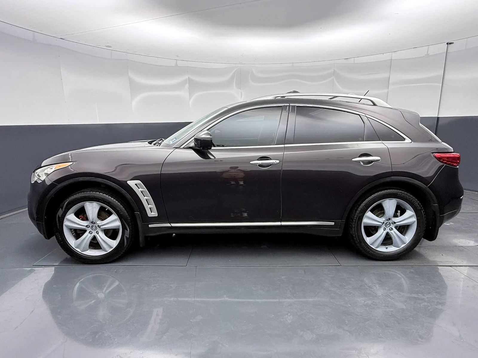 Used 2010 INFINITI FX35 AWD w/ Navigation Pkg image 4