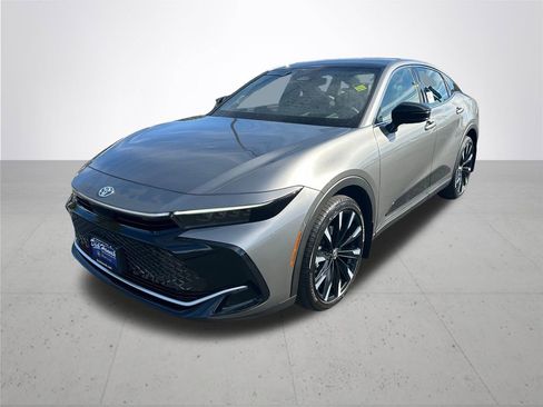 New 2026 Toyota Crown Platinum image 2