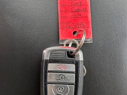 Used 2022 Ford Explorer Limited w/ Equipment Group 301A AWD/4WD image 28