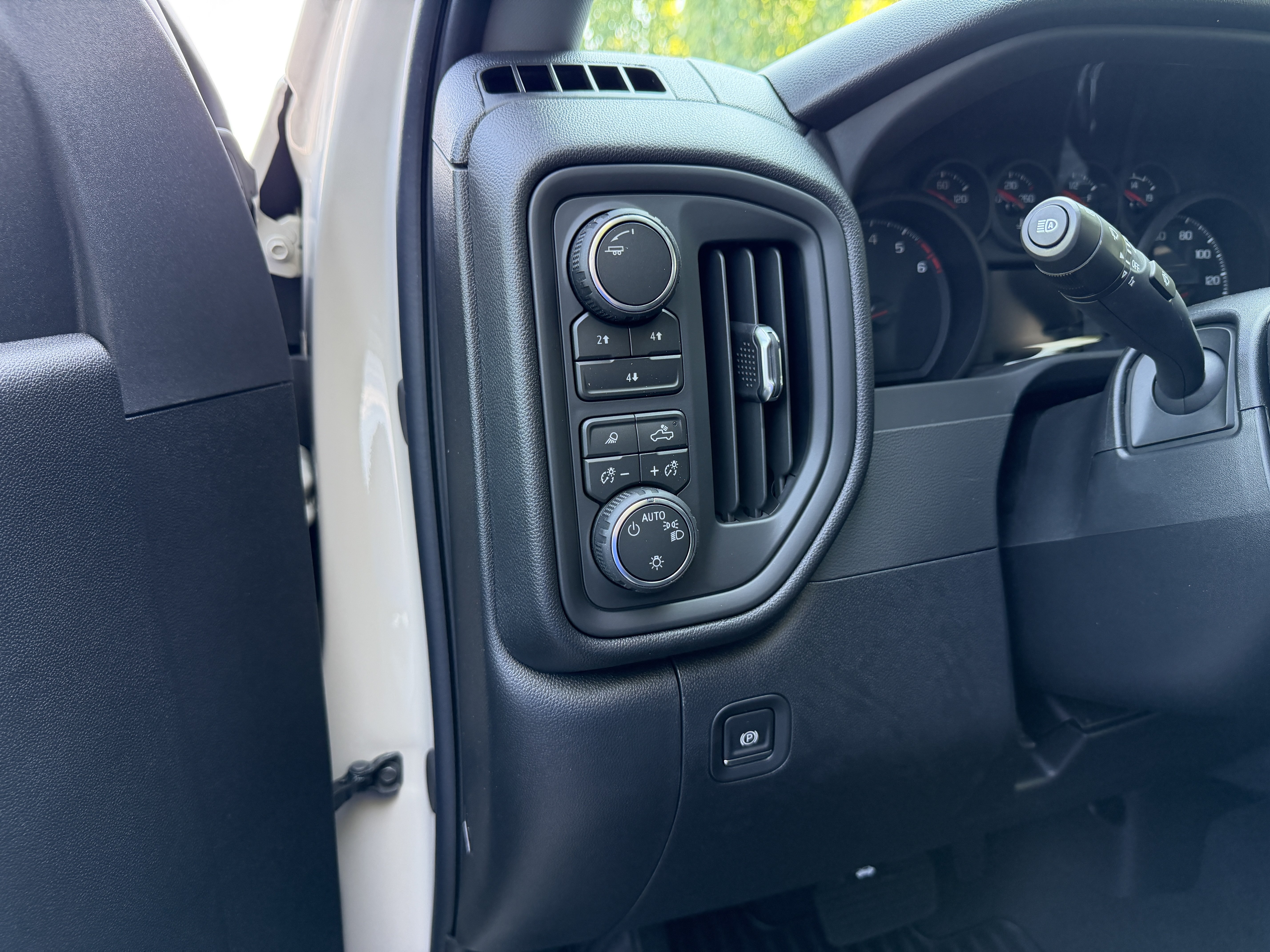 New 2026 Chevrolet Silverado 2500 Custom w/ Custom Value Package AWD/4WD image 15