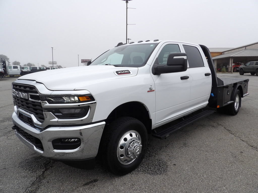 Used 2026 RAM 3500 Tradesman w/ Chrome Appearance Group AWD/4WD image 3