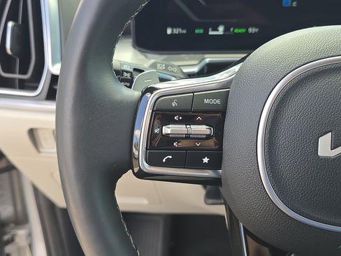 Certified 2025 Kia Sorento SX Prestige image 32