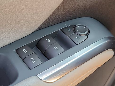 Used 2026 Chevrolet Traverse LT FWD image 15