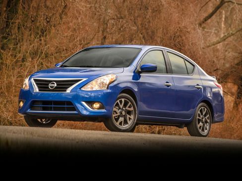 Used 2018 Nissan Versa SV image 1