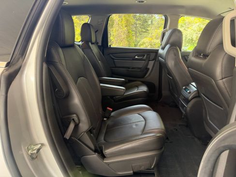 Used 2017 Chevrolet Traverse LT FWD image 12