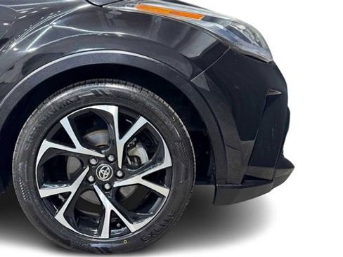Used 2020 Toyota C-HR XLE image 8