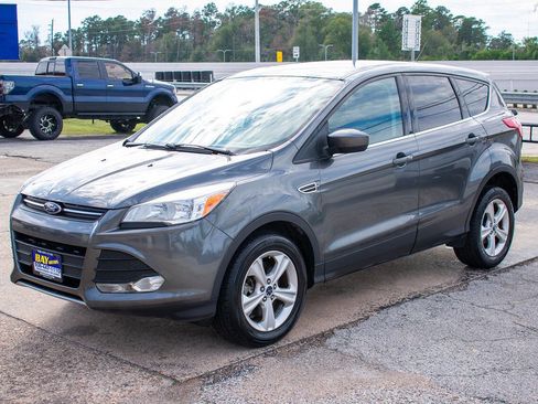Used 2016 Ford Escape SE image 2