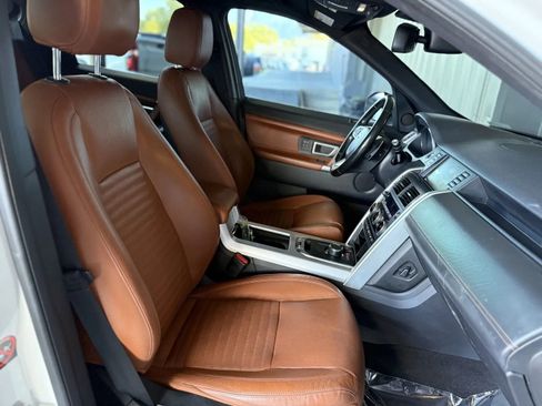 Used 2015 Land Rover Discovery Sport HSE Luxury image 17
