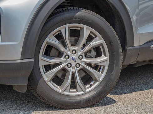 Used 2023 Ford Explorer Limited image 2