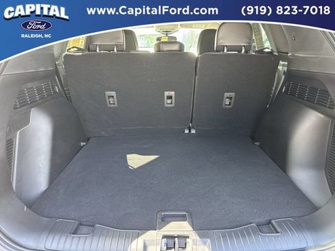 Certified 2025 Ford Escape SE FWD image 16