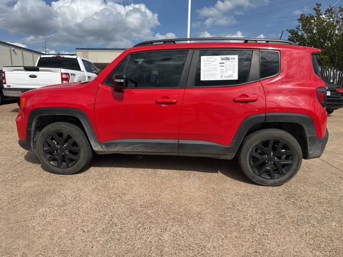 Used 2022 Jeep Renegade Altitude image 4