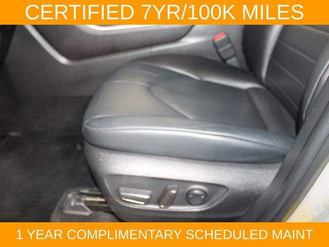Used 2022 Toyota Highlander XLE AWD/4WD image 18