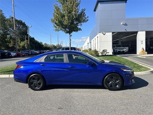 Used 2023 Hyundai Elantra SEL image 9