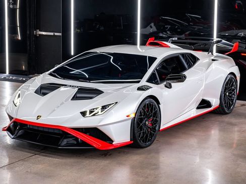 Used 2024 Lamborghini Huracan STO RWD image 4