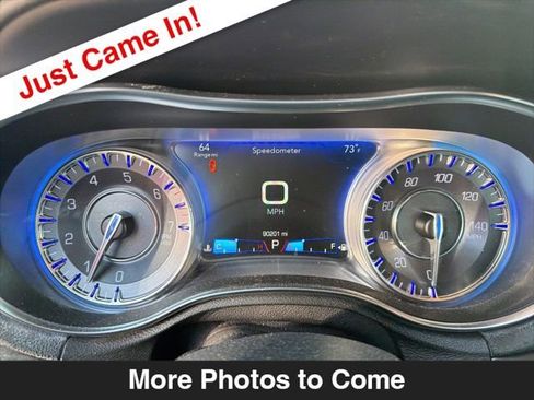 Used 2017 Chrysler 300 Limited image 9