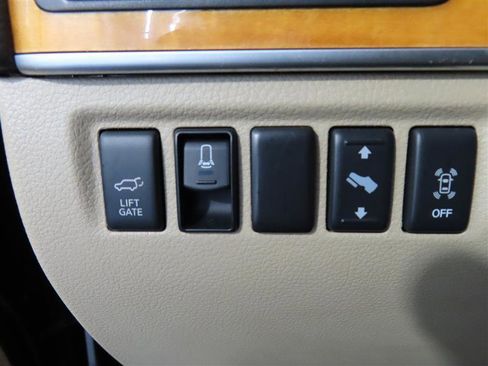 Used 2013 Nissan Armada Platinum w/ Platinum Reserve Pkg image 16